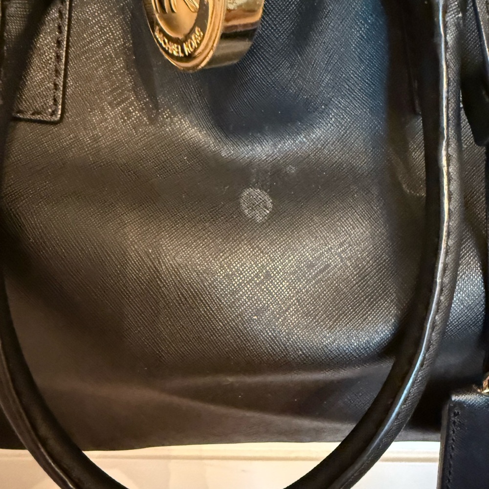Michael Kors Black Leather Shoulder Bag with Gold Hardware - Picture 3 of 13